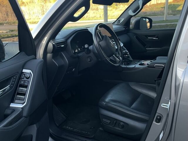 Бежевый Тойота Ленд Крузер 200, объемом двигателя 3.4 л и пробегом 22 тыс. км за 93000 $, фото 3 на Automoto.ua