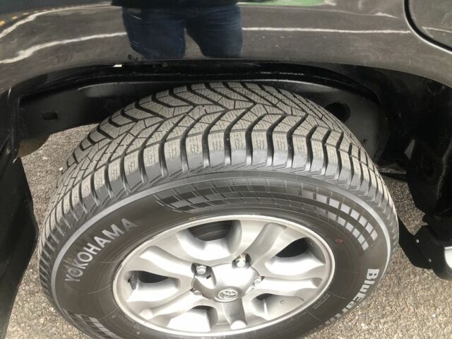 Черный Тойота Ленд Крузер 200, объемом двигателя 4.7 л и пробегом 320 тыс. км за 23800 $, фото 4 на Automoto.ua