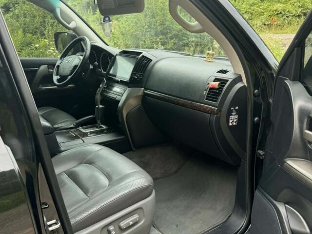 Чорний Тойота Ленд Крузер 200, об'ємом двигуна 4.5 л та пробігом 275 тис. км за 22500 $, фото 4 на Automoto.ua