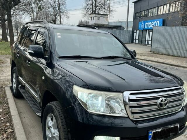 Черный Тойота Ленд Крузер 200, объемом двигателя 0 л и пробегом 335 тыс. км за 17900 $, фото 1 на Automoto.ua