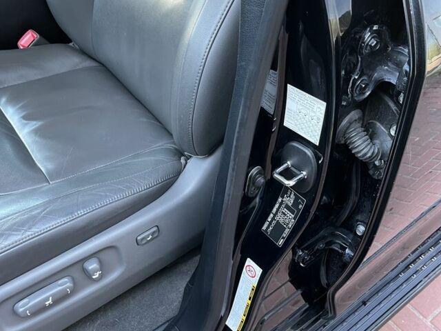 Чорний Тойота Ленд Крузер 200, об'ємом двигуна 4.5 л та пробігом 425 тис. км за 21500 $, фото 15 на Automoto.ua