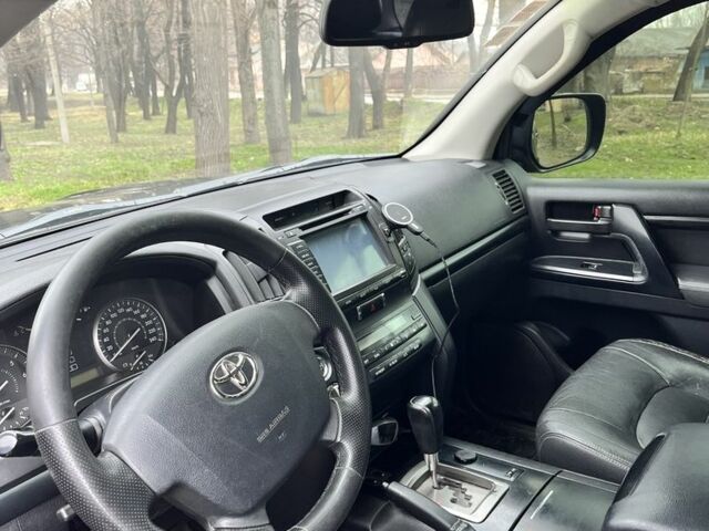 Черный Тойота Ленд Крузер 200, объемом двигателя 0 л и пробегом 335 тыс. км за 17900 $, фото 5 на Automoto.ua