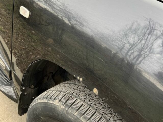 Черный Тойота Ленд Крузер 200, объемом двигателя 0 л и пробегом 335 тыс. км за 17900 $, фото 7 на Automoto.ua