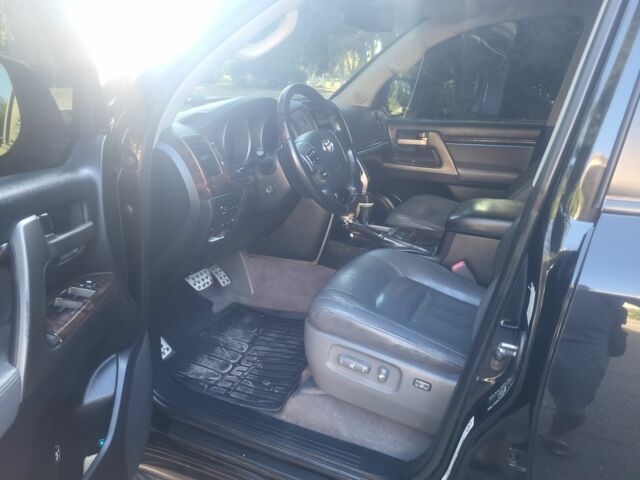 Черный Тойота Ленд Крузер 200, объемом двигателя 4.5 л и пробегом 244 тыс. км за 32000 $, фото 5 на Automoto.ua