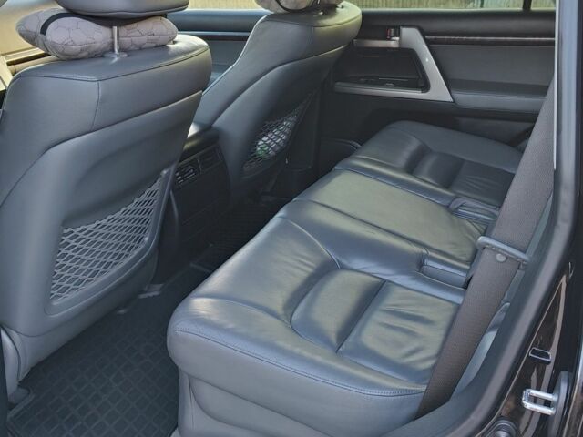 Черный Тойота Ленд Крузер 200, объемом двигателя 4.5 л и пробегом 300 тыс. км за 24000 $, фото 5 на Automoto.ua