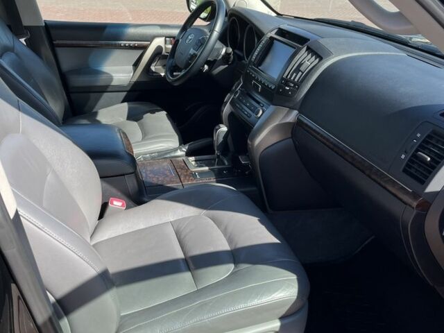 Чорний Тойота Ленд Крузер 200, об'ємом двигуна 4.5 л та пробігом 425 тис. км за 21500 $, фото 7 на Automoto.ua