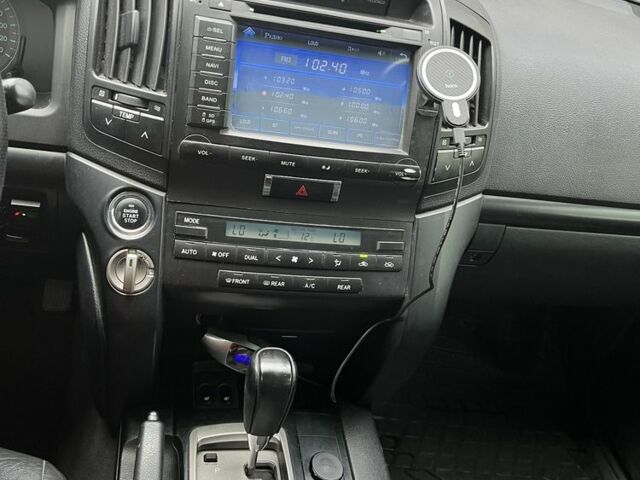 Черный Тойота Ленд Крузер 200, объемом двигателя 0 л и пробегом 335 тыс. км за 17900 $, фото 8 на Automoto.ua