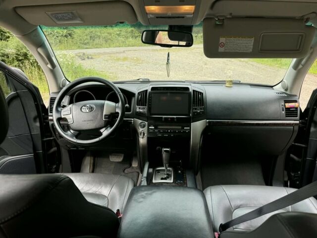 Чорний Тойота Ленд Крузер 200, об'ємом двигуна 4.5 л та пробігом 275 тис. км за 22500 $, фото 7 на Automoto.ua