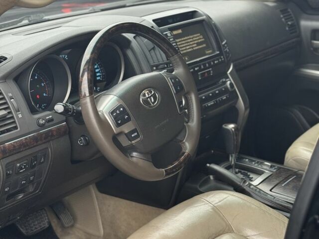 Чорний Тойота Ленд Крузер 200, об'ємом двигуна 4.5 л та пробігом 280 тис. км за 25900 $, фото 6 на Automoto.ua