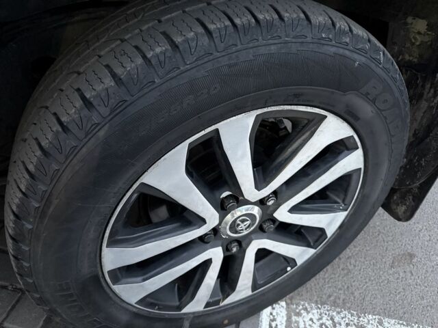 Черный Тойота Ленд Крузер 200, объемом двигателя 4.7 л и пробегом 315 тыс. км за 28500 $, фото 23 на Automoto.ua