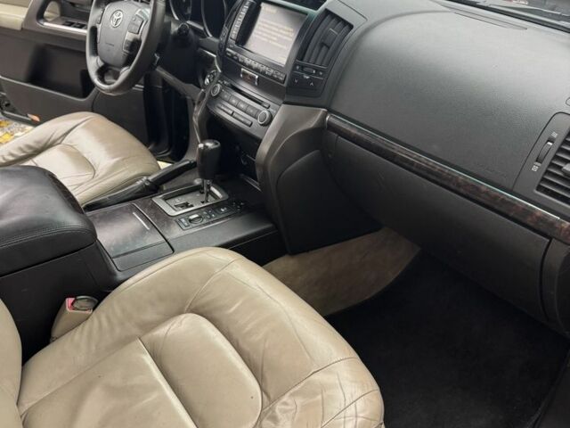 Чорний Тойота Ленд Крузер 200, об'ємом двигуна 4.5 л та пробігом 280 тис. км за 25900 $, фото 9 на Automoto.ua