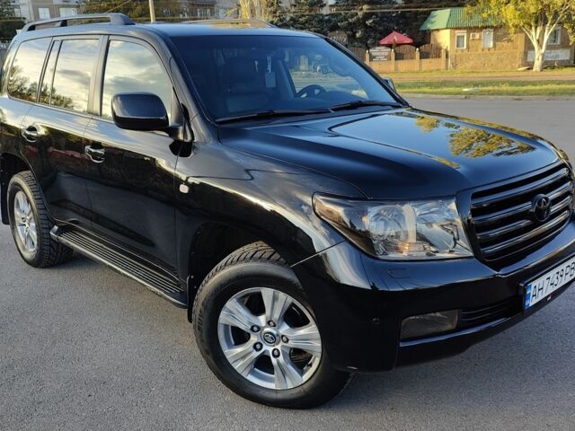 Черный Тойота Ленд Крузер 200, объемом двигателя 4.5 л и пробегом 300 тыс. км за 24000 $, фото 1 на Automoto.ua