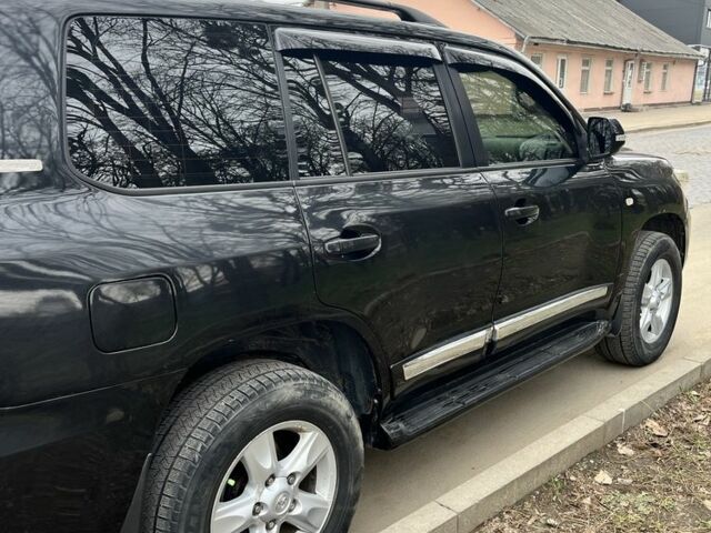 Черный Тойота Ленд Крузер 200, объемом двигателя 0 л и пробегом 335 тыс. км за 17900 $, фото 2 на Automoto.ua