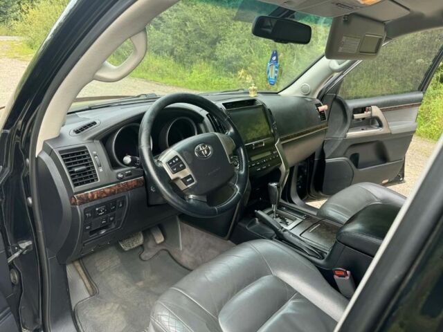 Чорний Тойота Ленд Крузер 200, об'ємом двигуна 4.5 л та пробігом 275 тис. км за 22500 $, фото 6 на Automoto.ua