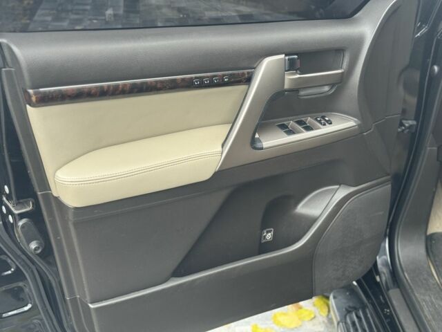 Чорний Тойота Ленд Крузер 200, об'ємом двигуна 4.5 л та пробігом 280 тис. км за 25900 $, фото 7 на Automoto.ua