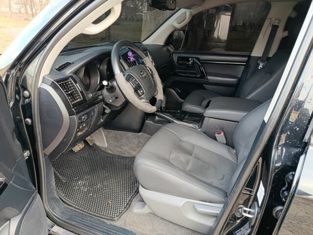 Черный Тойота Ленд Крузер 200, объемом двигателя 4.5 л и пробегом 260 тыс. км за 23500 $, фото 7 на Automoto.ua