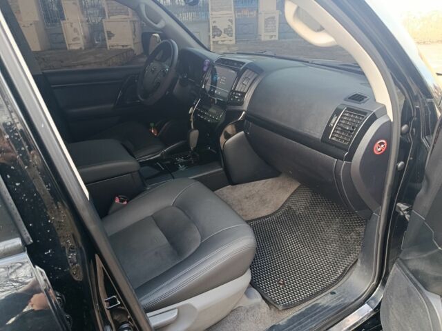 Черный Тойота Ленд Крузер 200, объемом двигателя 4.5 л и пробегом 260 тыс. км за 23500 $, фото 8 на Automoto.ua