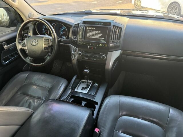 Черный Тойота Ленд Крузер 200, объемом двигателя 4.7 л и пробегом 220 тыс. км за 22800 $, фото 7 на Automoto.ua