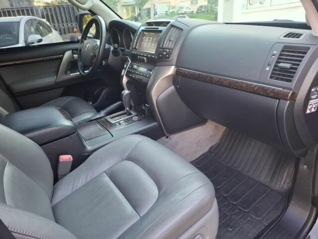 Черный Тойота Ленд Крузер 200, объемом двигателя 4.7 л и пробегом 136 тыс. км за 57000 $, фото 6 на Automoto.ua