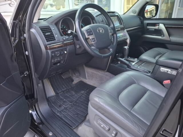 Черный Тойота Ленд Крузер 200, объемом двигателя 4.7 л и пробегом 136 тыс. км за 57000 $, фото 5 на Automoto.ua