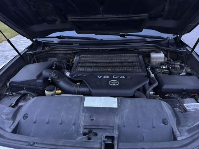 Черный Тойота Ленд Крузер 200, объемом двигателя 4.5 л и пробегом 320 тыс. км за 23500 $, фото 13 на Automoto.ua