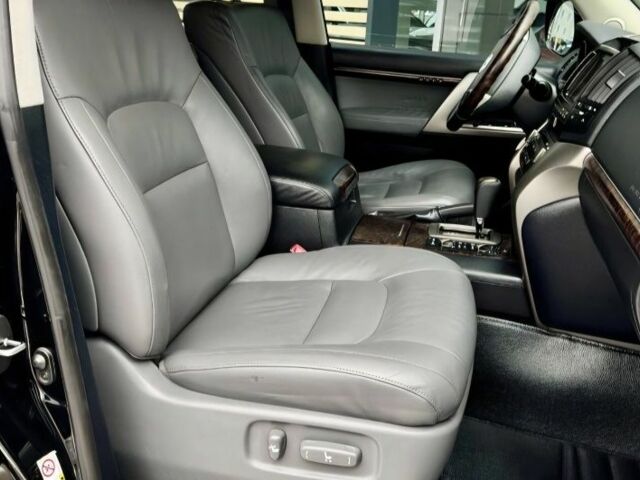 Черный Тойота Ленд Крузер 200, объемом двигателя 4.5 л и пробегом 320 тыс. км за 23500 $, фото 14 на Automoto.ua