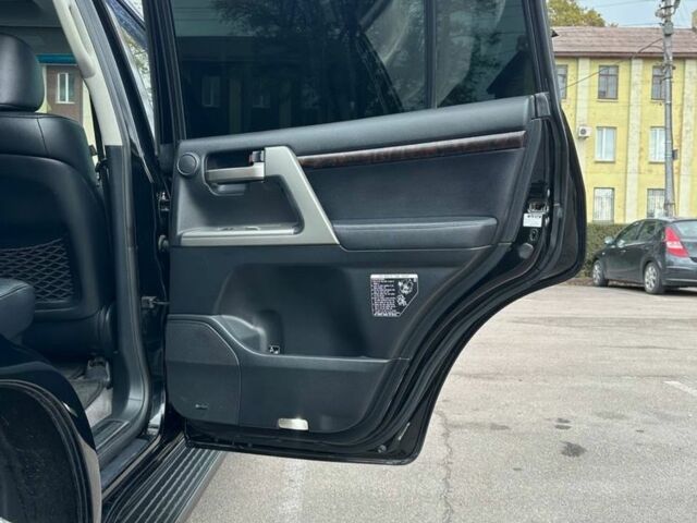 Черный Тойота Ленд Крузер 200, объемом двигателя 4.7 л и пробегом 290 тыс. км за 26250 $, фото 4 на Automoto.ua