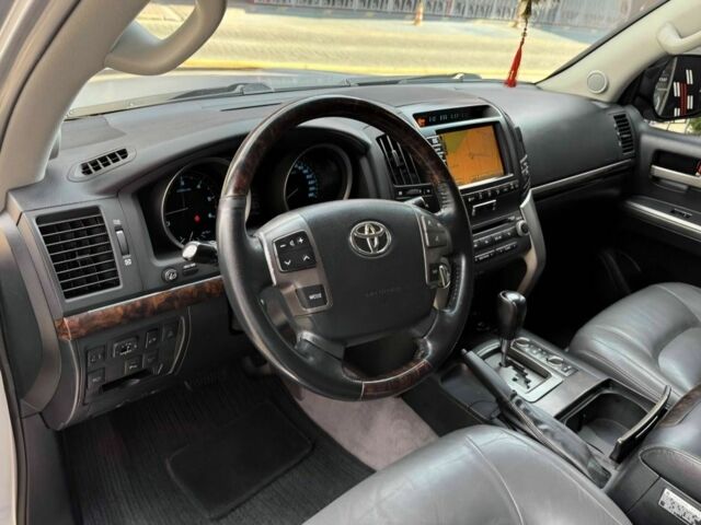 Черный Тойота Ленд Крузер 200, объемом двигателя 4.5 л и пробегом 320 тыс. км за 23500 $, фото 9 на Automoto.ua