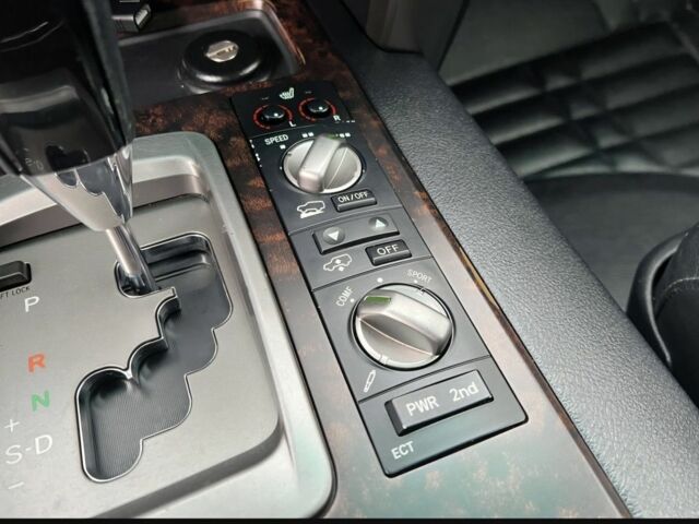 Черный Тойота Ленд Крузер 200, объемом двигателя 4.5 л и пробегом 320 тыс. км за 23500 $, фото 12 на Automoto.ua