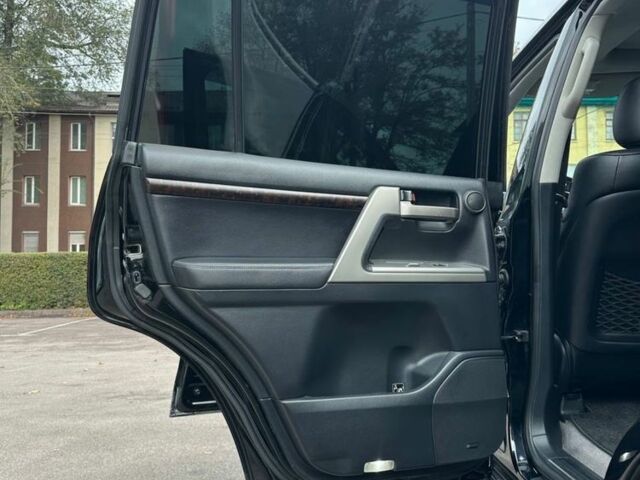 Черный Тойота Ленд Крузер 200, объемом двигателя 4.7 л и пробегом 290 тыс. км за 26250 $, фото 3 на Automoto.ua