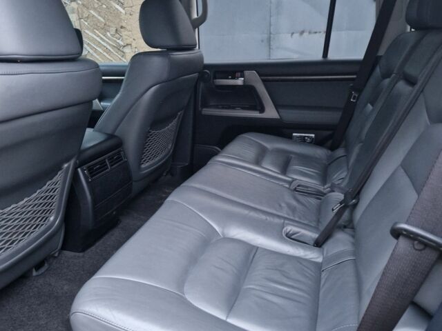 Черный Тойота Ленд Крузер 200, объемом двигателя 4.5 л и пробегом 320 тыс. км за 23500 $, фото 4 на Automoto.ua