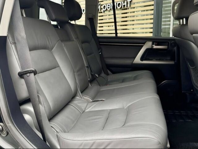 Черный Тойота Ленд Крузер 200, объемом двигателя 4.5 л и пробегом 320 тыс. км за 23500 $, фото 15 на Automoto.ua