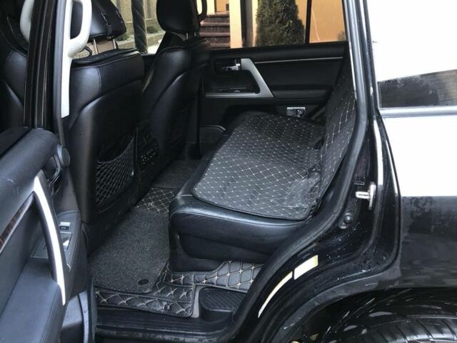 Черный Тойота Ленд Крузер 200, объемом двигателя 4.5 л и пробегом 223 тыс. км за 33000 $, фото 4 на Automoto.ua