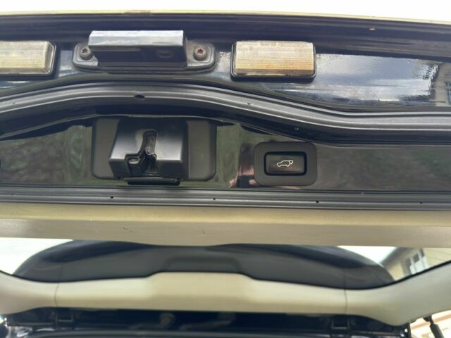 Черный Тойота Ленд Крузер 200, объемом двигателя 4.5 л и пробегом 200 тыс. км за 36500 $, фото 16 на Automoto.ua