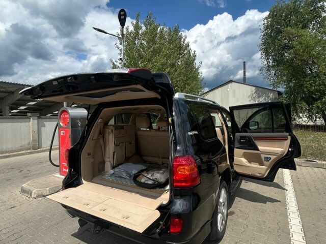 Черный Тойота Ленд Крузер 200, объемом двигателя 0 л и пробегом 74 тыс. км за 0 $, фото 3 на Automoto.ua