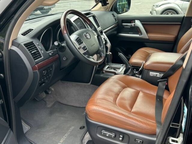 Черный Тойота Ленд Крузер 200, объемом двигателя 4.5 л и пробегом 152 тыс. км за 41000 $, фото 4 на Automoto.ua