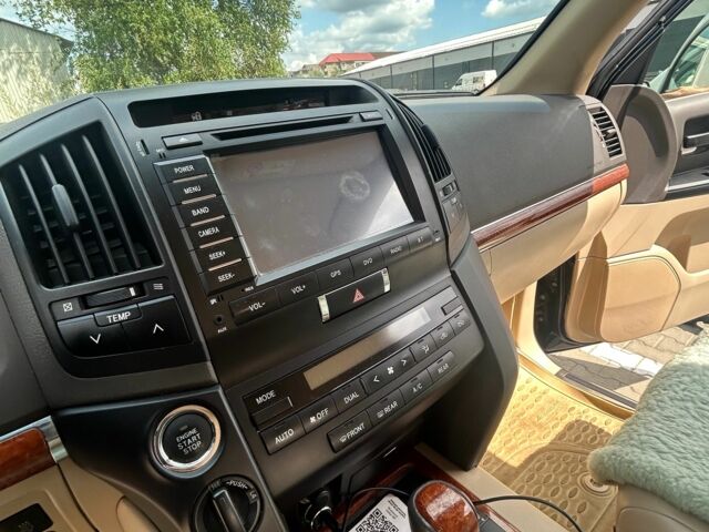 Черный Тойота Ленд Крузер 200, объемом двигателя 0 л и пробегом 74 тыс. км за 0 $, фото 7 на Automoto.ua