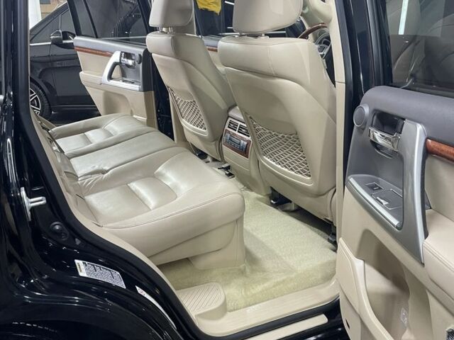 Черный Тойота Ленд Крузер 200, объемом двигателя 4.5 л и пробегом 107 тыс. км за 1074 $, фото 2 на Automoto.ua