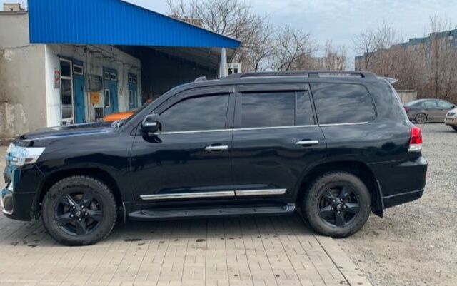 Черный Тойота Ленд Крузер 200, объемом двигателя 4.5 л и пробегом 220 тыс. км за 54994 $, фото 7 на Automoto.ua