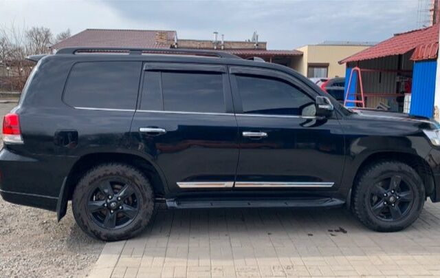 Черный Тойота Ленд Крузер 200, объемом двигателя 4.5 л и пробегом 220 тыс. км за 54994 $, фото 12 на Automoto.ua