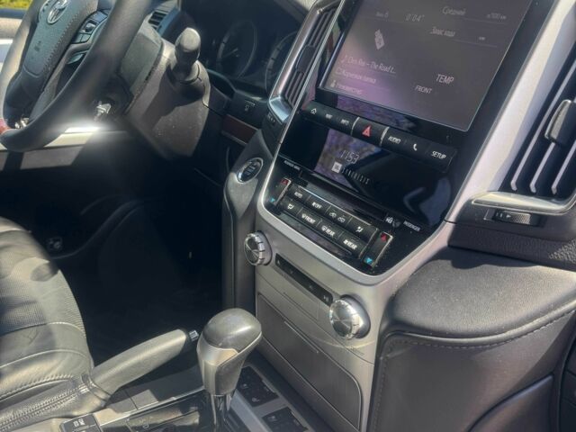 Черный Тойота Ленд Крузер 200, объемом двигателя 4.5 л и пробегом 217 тыс. км за 46400 $, фото 12 на Automoto.ua