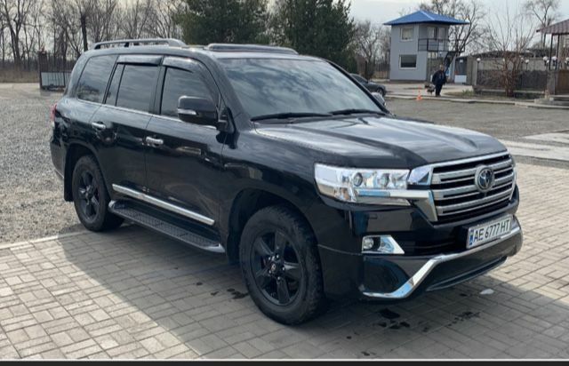 Черный Тойота Ленд Крузер 200, объемом двигателя 4.5 л и пробегом 220 тыс. км за 54994 $, фото 5 на Automoto.ua