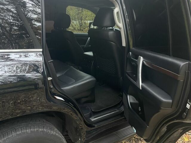 Черный Тойота Ленд Крузер 200, объемом двигателя 4.5 л и пробегом 240 тыс. км за 45000 $, фото 4 на Automoto.ua