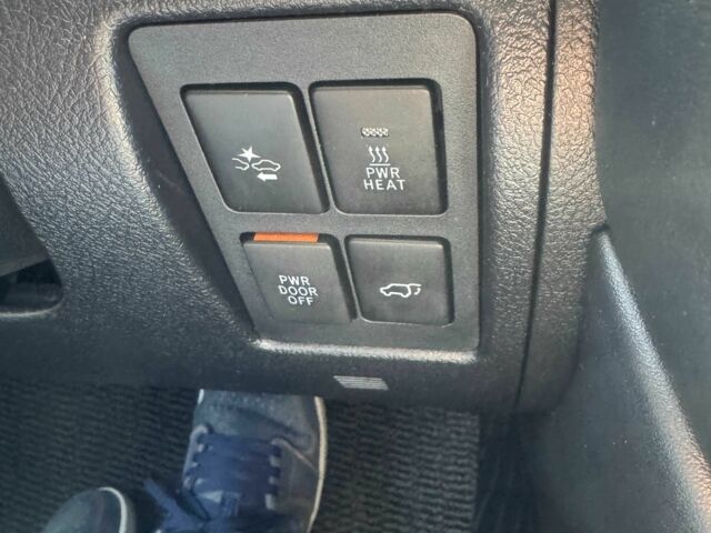 Черный Тойота Ленд Крузер 200, объемом двигателя 4.5 л и пробегом 217 тыс. км за 46400 $, фото 16 на Automoto.ua