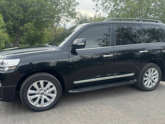 Черный Тойота Ленд Крузер 200, объемом двигателя 4.5 л и пробегом 217 тыс. км за 46400 $, фото 2 на Automoto.ua