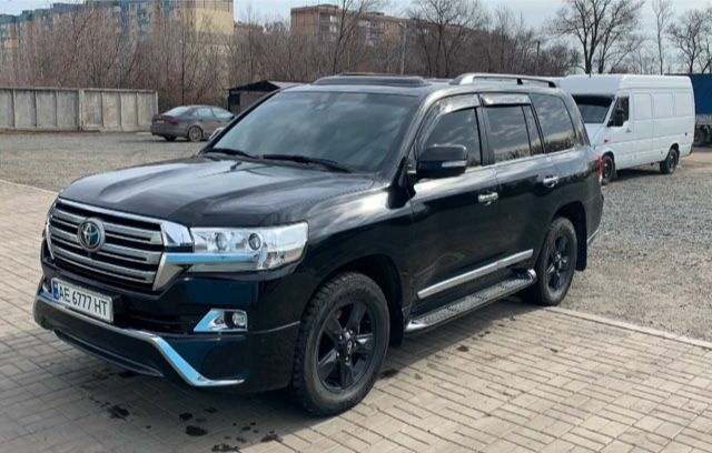 Черный Тойота Ленд Крузер 200, объемом двигателя 4.5 л и пробегом 220 тыс. км за 54994 $, фото 2 на Automoto.ua