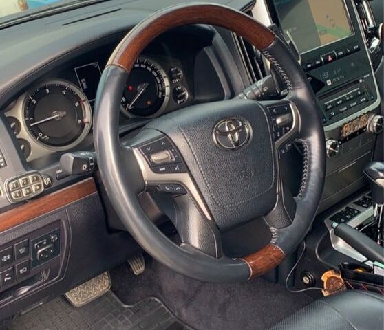 Черный Тойота Ленд Крузер 200, объемом двигателя 4.5 л и пробегом 220 тыс. км за 54994 $, фото 4 на Automoto.ua