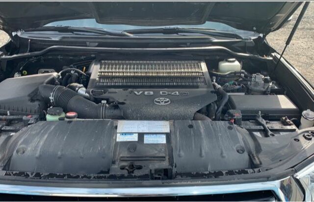 Черный Тойота Ленд Крузер 200, объемом двигателя 4.5 л и пробегом 220 тыс. км за 54994 $, фото 13 на Automoto.ua