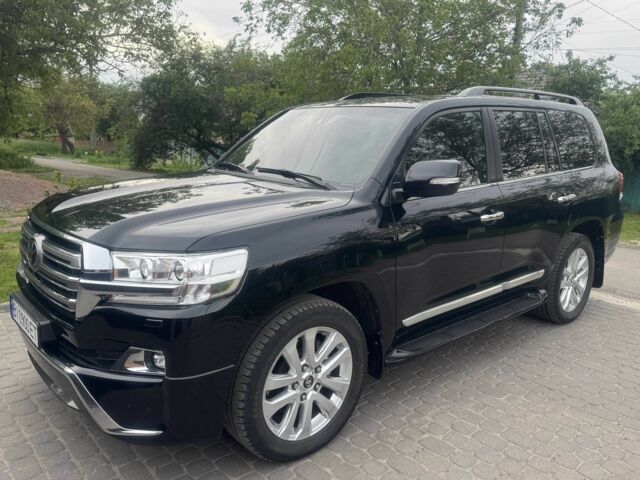 Черный Тойота Ленд Крузер 200, объемом двигателя 4.5 л и пробегом 217 тыс. км за 46400 $, фото 1 на Automoto.ua