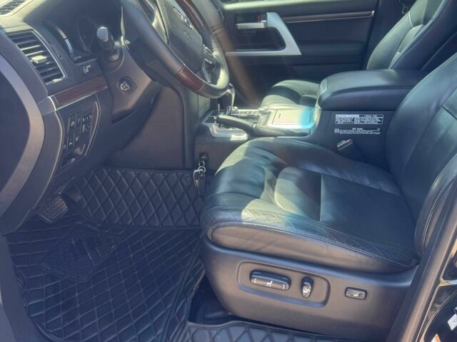 Черный Тойота Ленд Крузер 200, объемом двигателя 4.5 л и пробегом 217 тыс. км за 46400 $, фото 10 на Automoto.ua